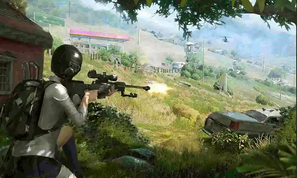 مشهد من أعلى لخريطة واسعة في لعبة Rules of Survival مع عدة لاعبين ومركبات عسكرية