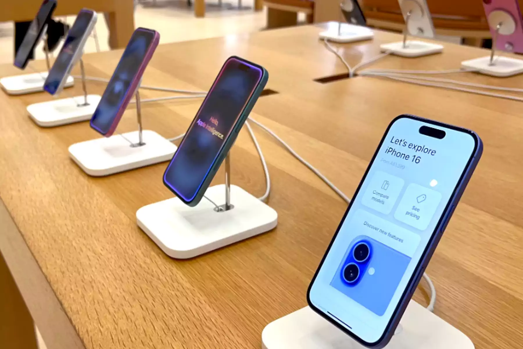 هل الأفضل شراء آيفون من أبل مباشرة أم من موزع محلي؟.. أيهما أرخص وأضمن